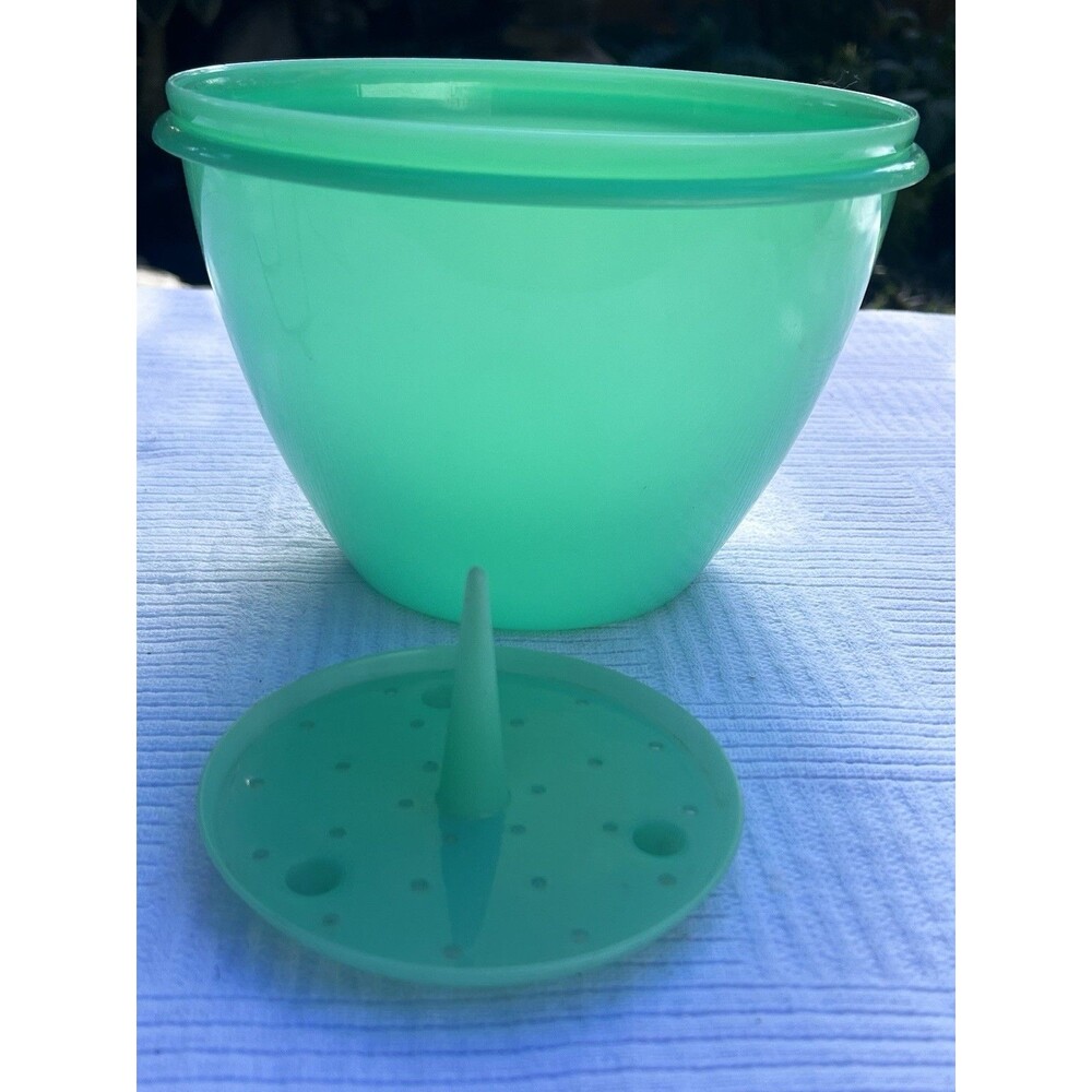 Vintage Tupperware Crisp It Lettuce Keeper #679, Spike #681 Jadite Green, NO LID - Picture 9 of 9